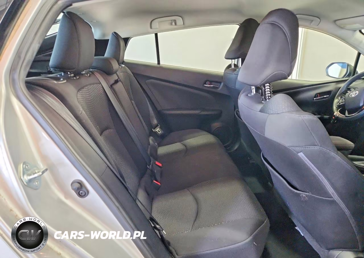 2021 Toyota Prius Le VIN:JTDKAMFU1M3135175 - 10