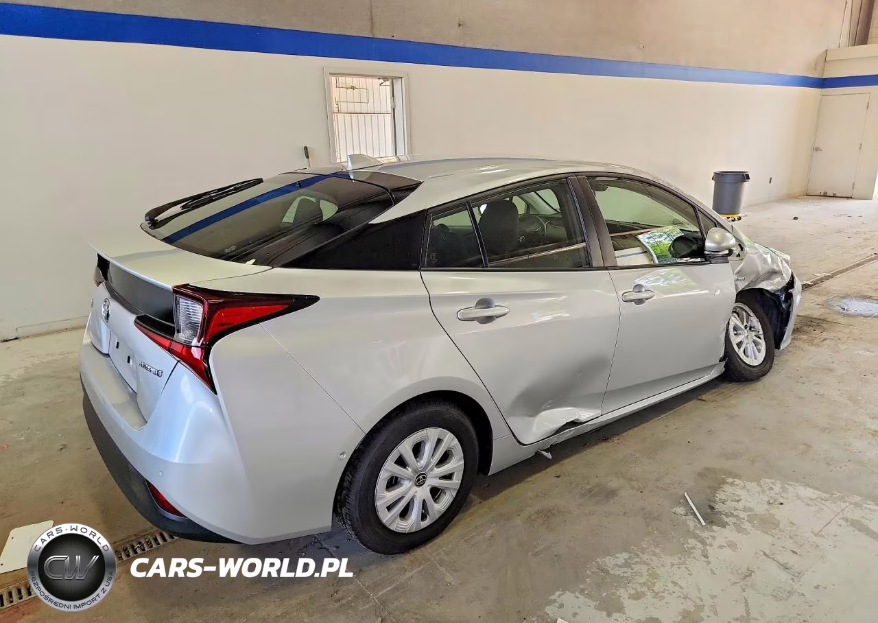 2021 Toyota Prius Le VIN:JTDKAMFU1M3135175 - 3