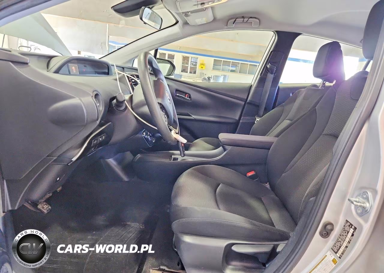 2021 Toyota Prius Le VIN:JTDKAMFU1M3135175 - 7