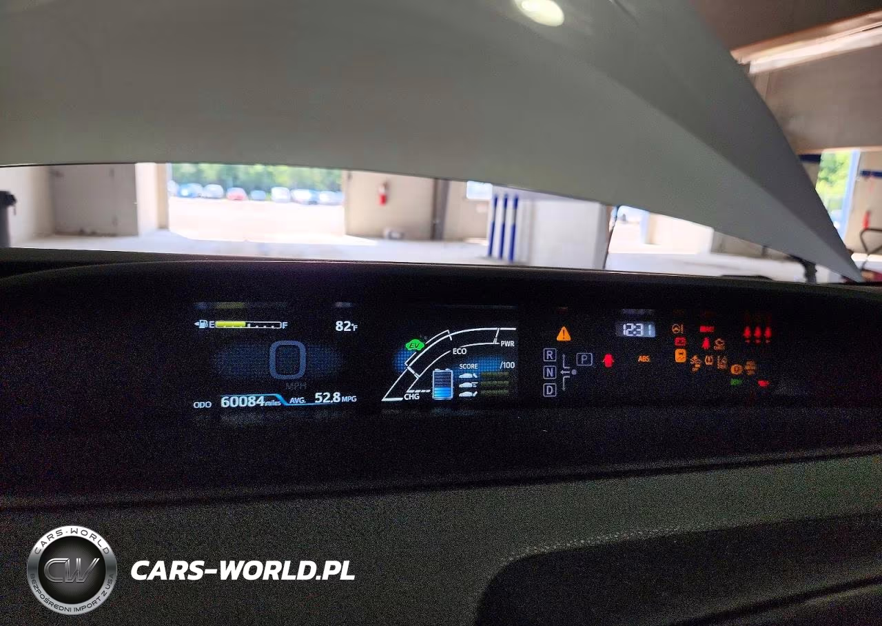 2021 Toyota Prius Le VIN:JTDKAMFU1M3135175 - 9