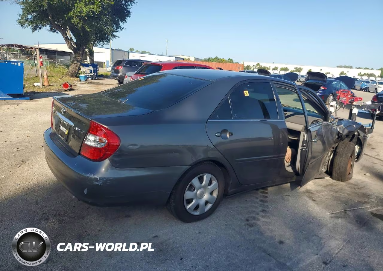 2003 Toyota Camry Le VIN:4T1BE32K73U767881 - 3