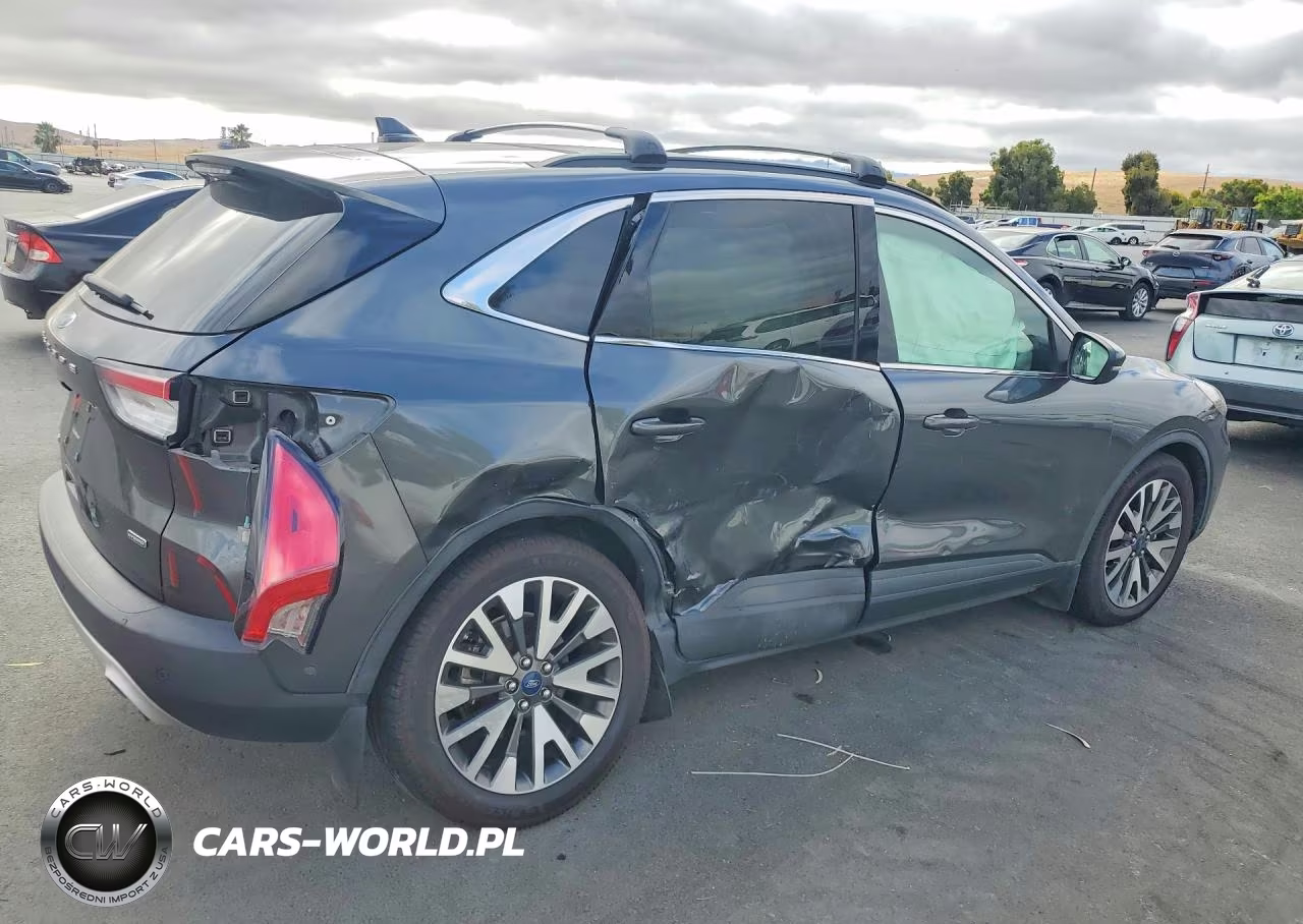2020 Ford Escape Titanium VIN:1FMCU0DZ8LUA10181 - 3