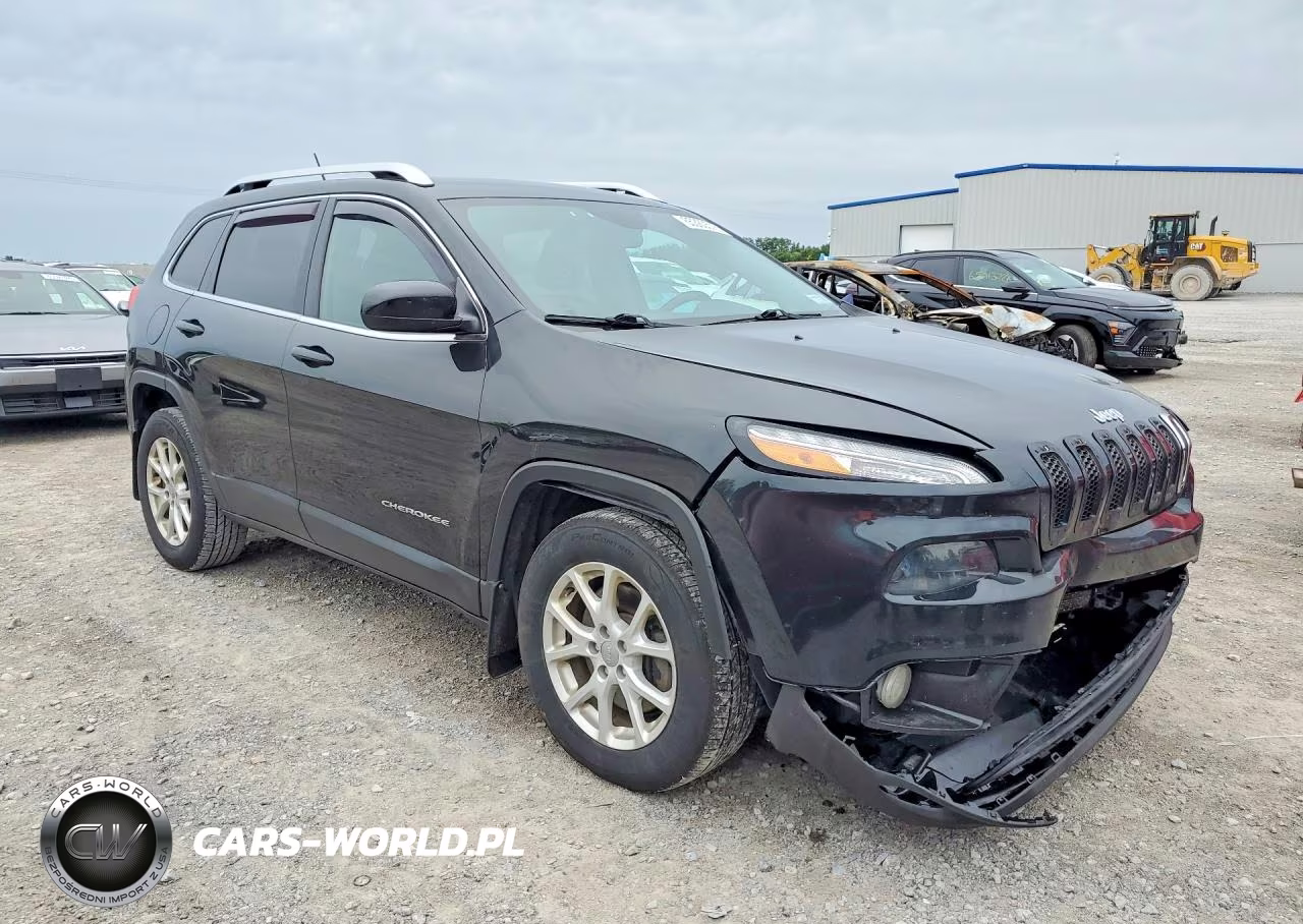 2015 Jeep Cherokee Latitude VIN:1C4PJMCS7FW614887 - 4