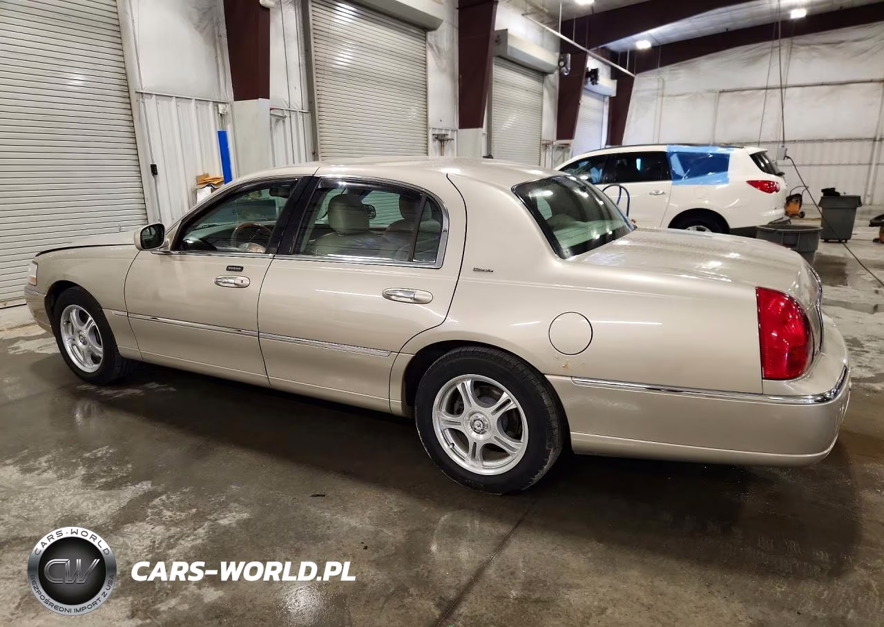 2004 Lincoln Town Car Ultimate VIN:1LNHM83W84Y665527 - 2