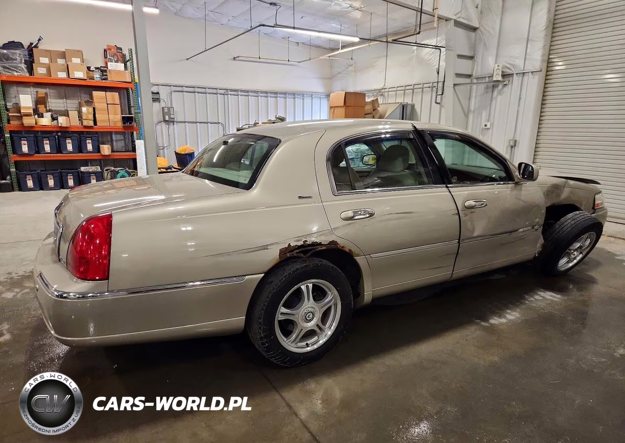 2004 Lincoln Town Car Ultimate VIN:1LNHM83W84Y665527 - 3