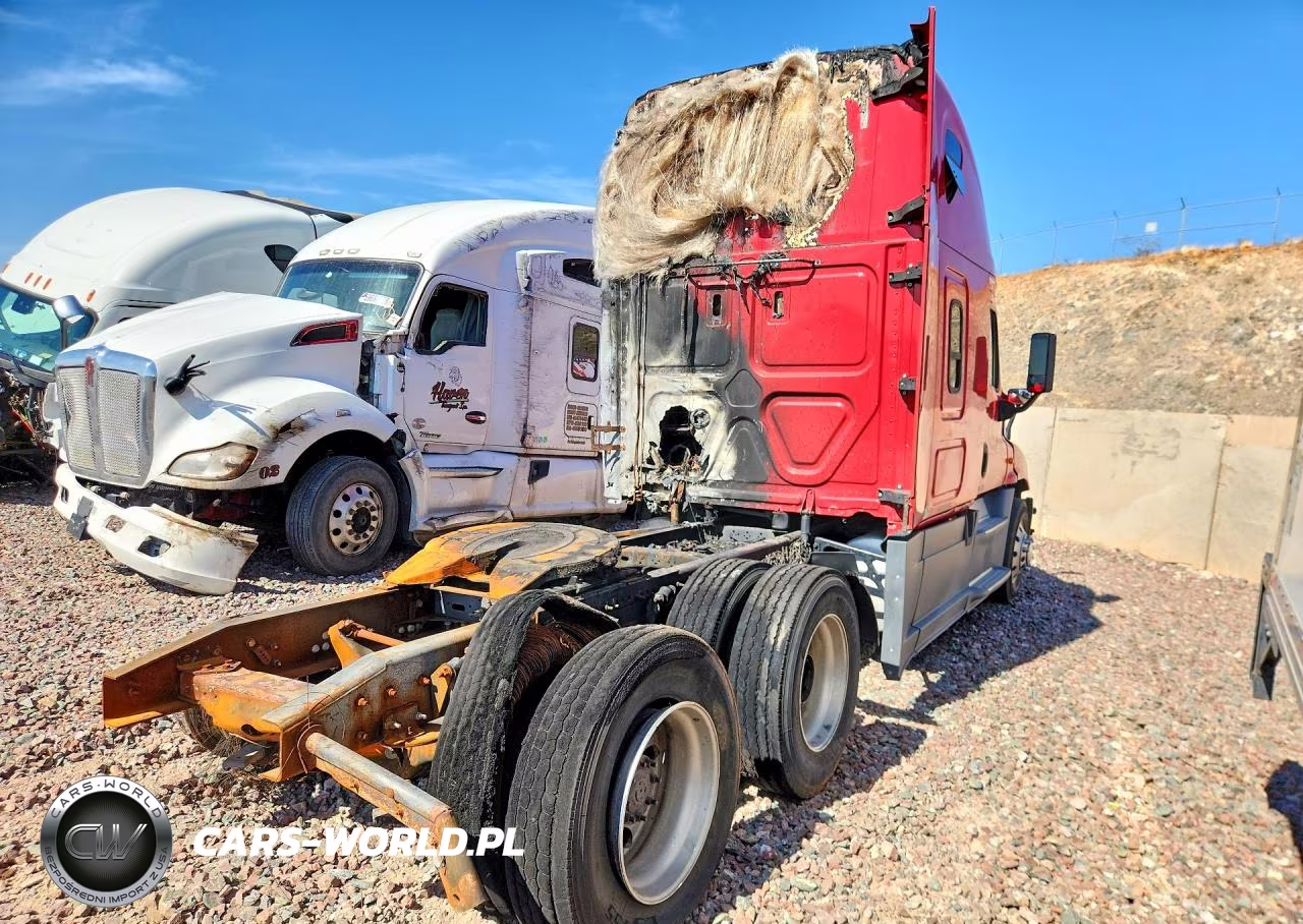 2018 Freightliner Cascadia 125 Semi Truck VIN:3AKJGLDR8JSJE9338 - 3