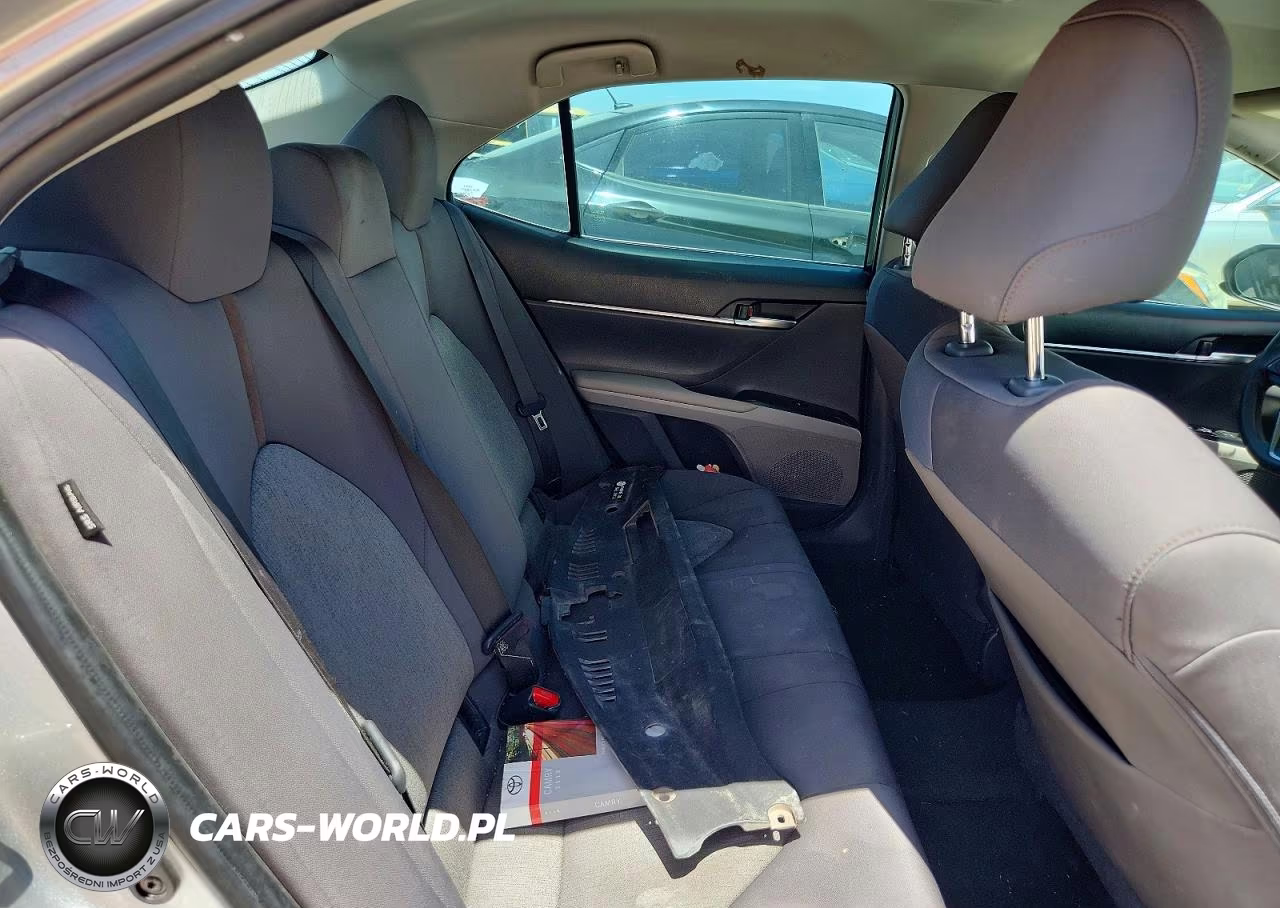 2018 Toyota Camry L VIN:4T1B11HK9JU089381 - 10
