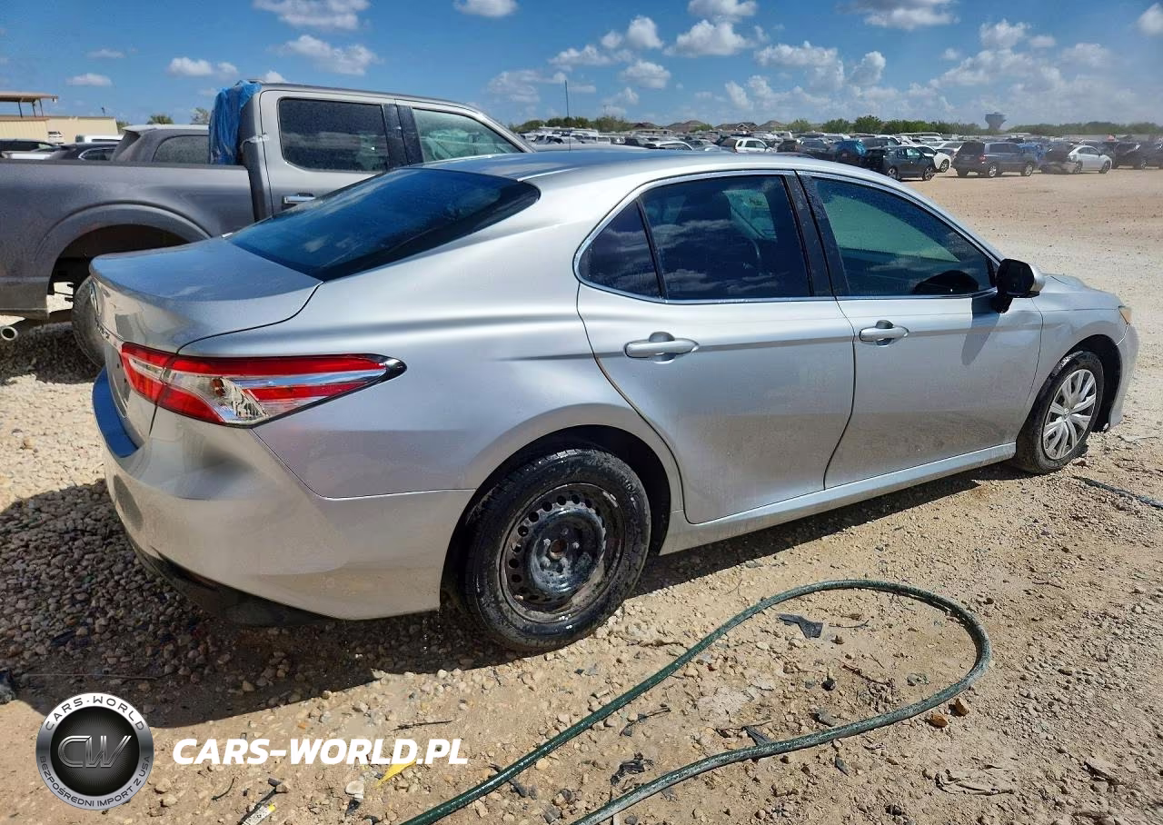 2018 Toyota Camry L VIN:4T1B11HK9JU089381 - 3