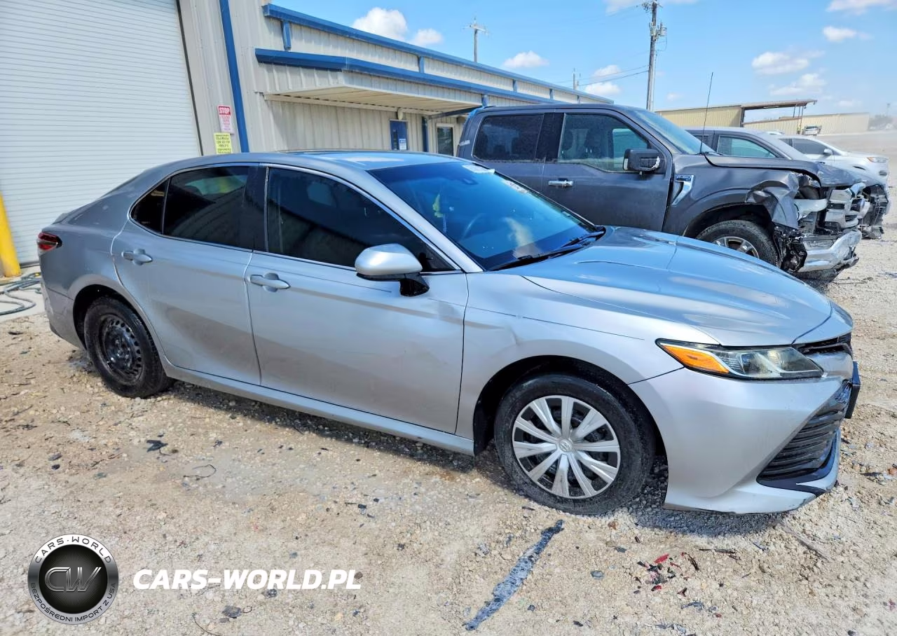 2018 Toyota Camry L VIN:4T1B11HK9JU089381 - 4