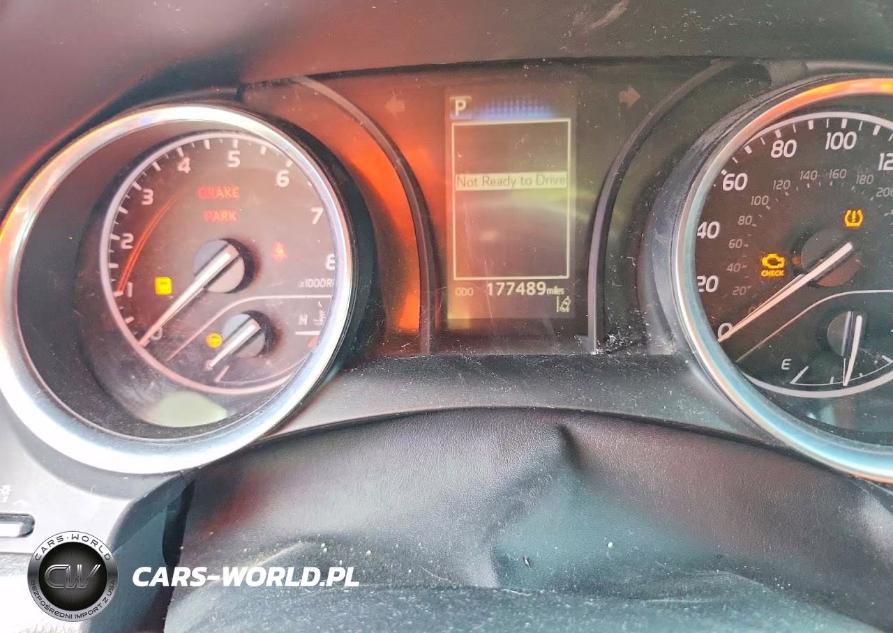 2018 Toyota Camry L VIN:4T1B11HK9JU089381 - 9