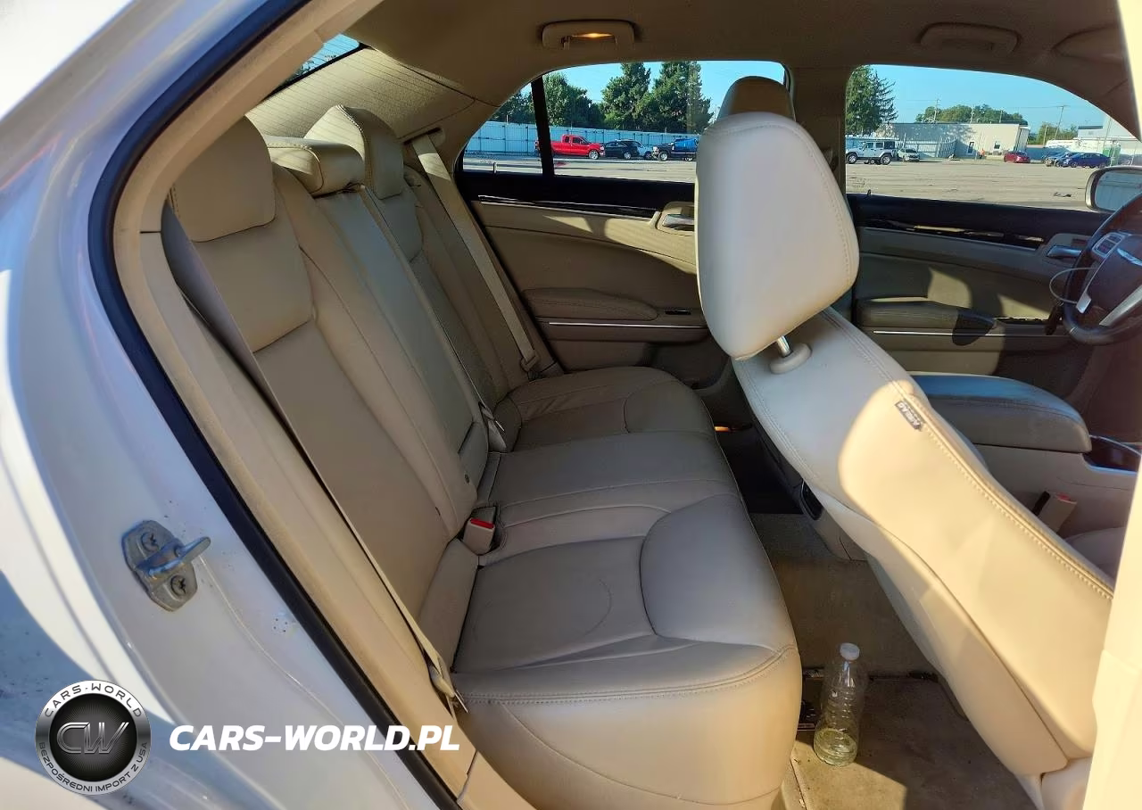 2014 Chrysler 300 VIN:2C3CCARG7EH356155 - 10