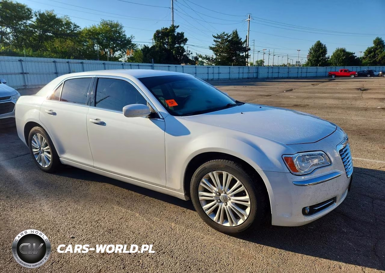 2014 Chrysler 300 VIN:2C3CCARG7EH356155 - 4