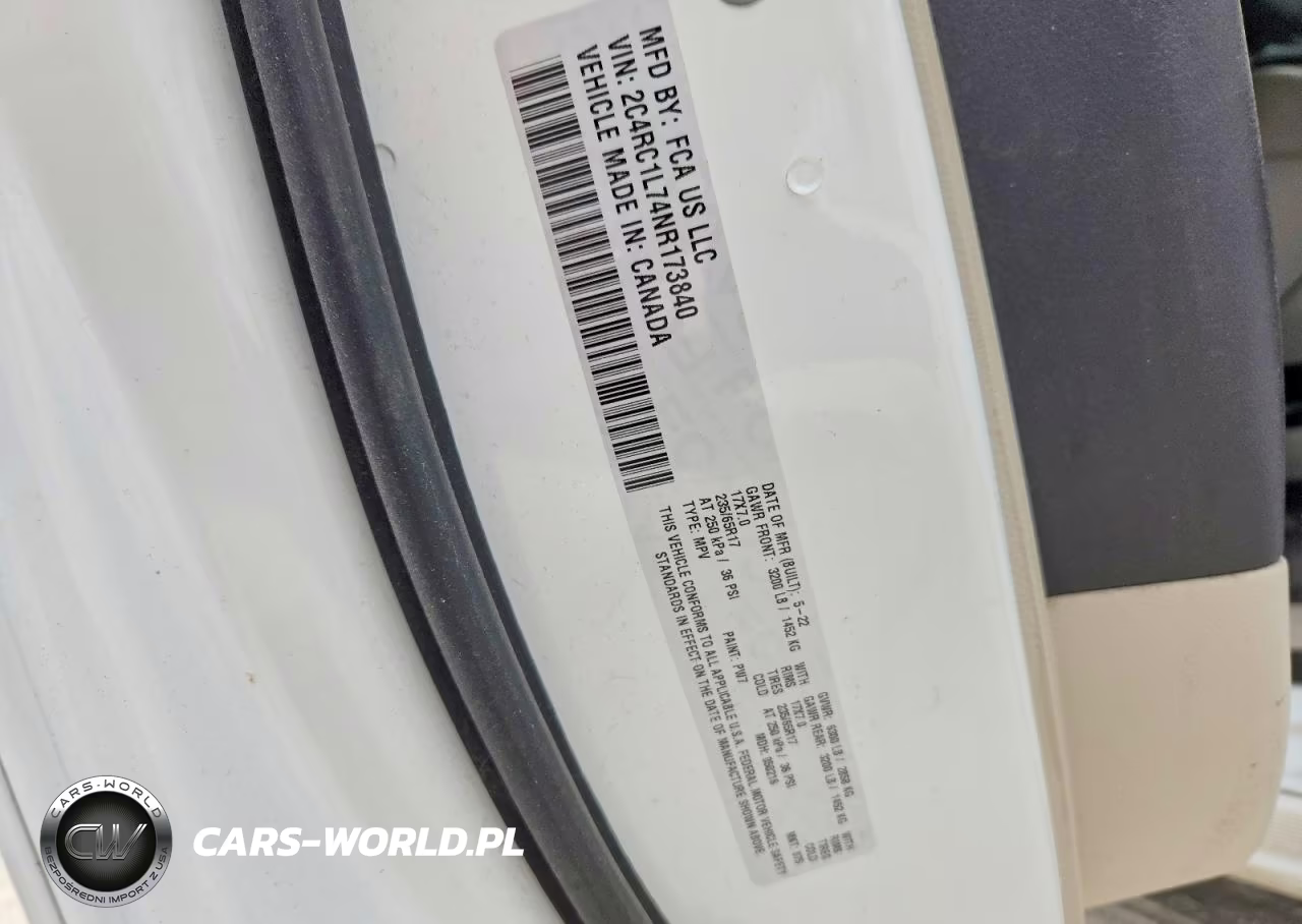 2022 Chrysler Pacifica Hybrid Touring L VIN:2C4RC1L74NR173840 - 13