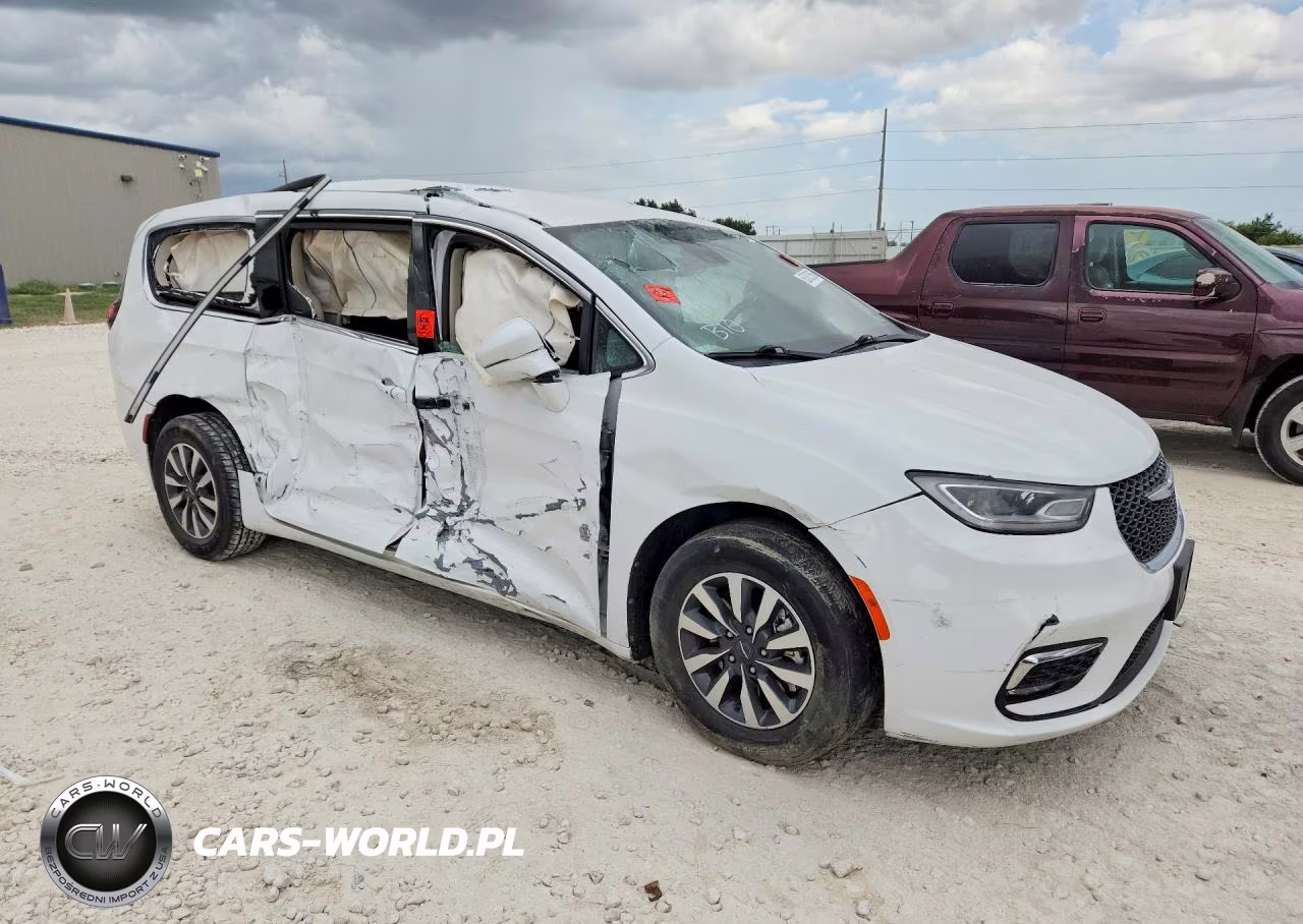 2022 Chrysler Pacifica Hybrid Touring L VIN:2C4RC1L74NR173840 - 4