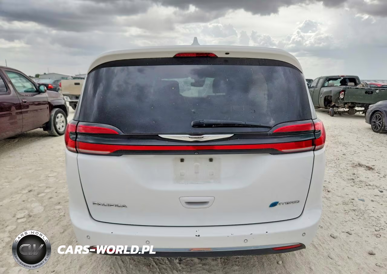 2022 Chrysler Pacifica Hybrid Touring L VIN:2C4RC1L74NR173840 - 6