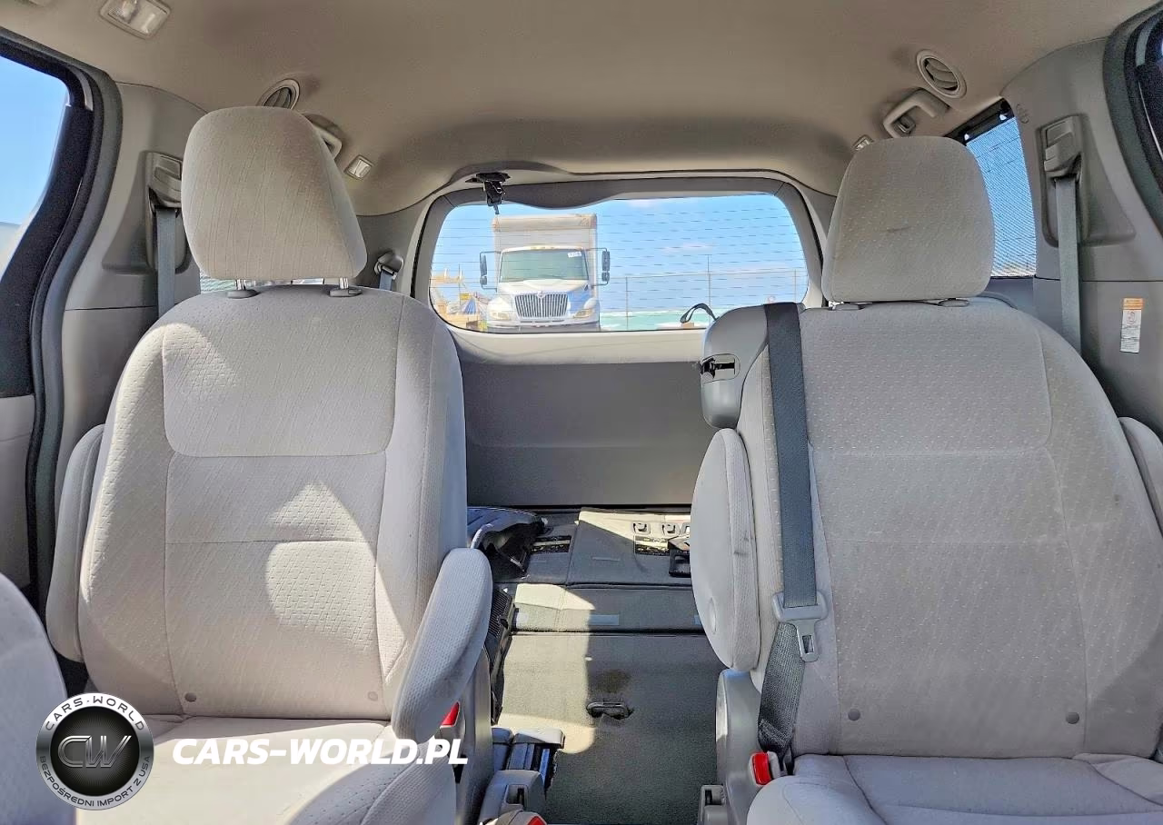 2015 Toyota Sienna Le VIN:5TDKK3DC2FS532140 - 10