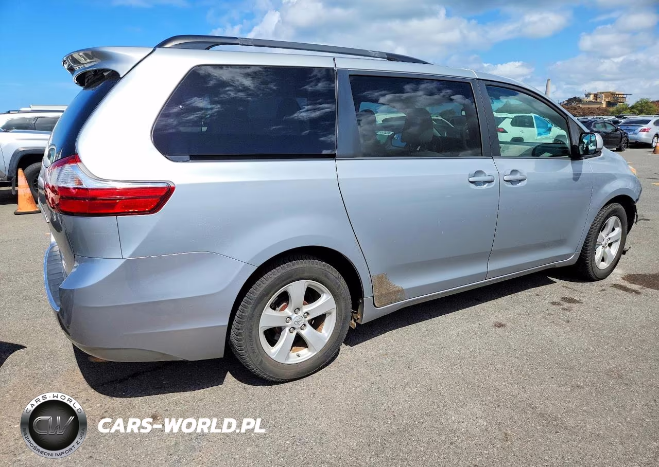2015 Toyota Sienna Le VIN:5TDKK3DC2FS532140 - 3