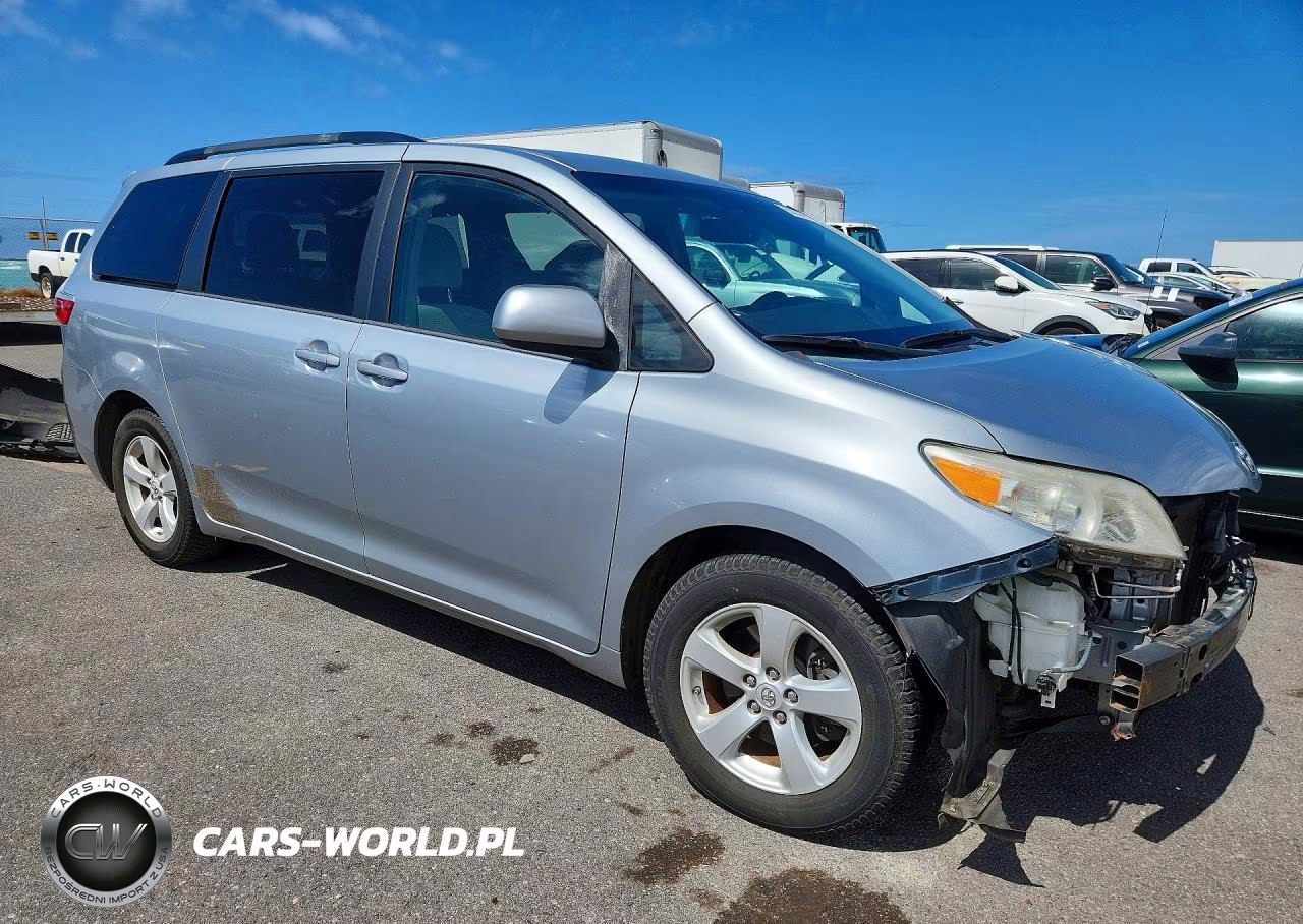 2015 Toyota Sienna Le VIN:5TDKK3DC2FS532140 - 4
