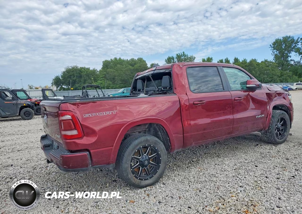 2021 Ram 1500 Laramie VIN:1C6SRFJT0MN621006 - 3