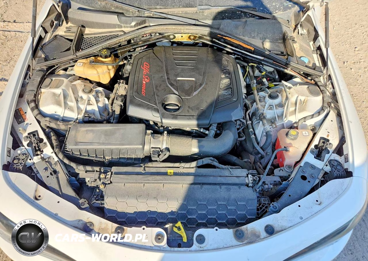 2018 Alfa Romeo Giulia Ti VIN:ZARFAECN6J7592448 - 11