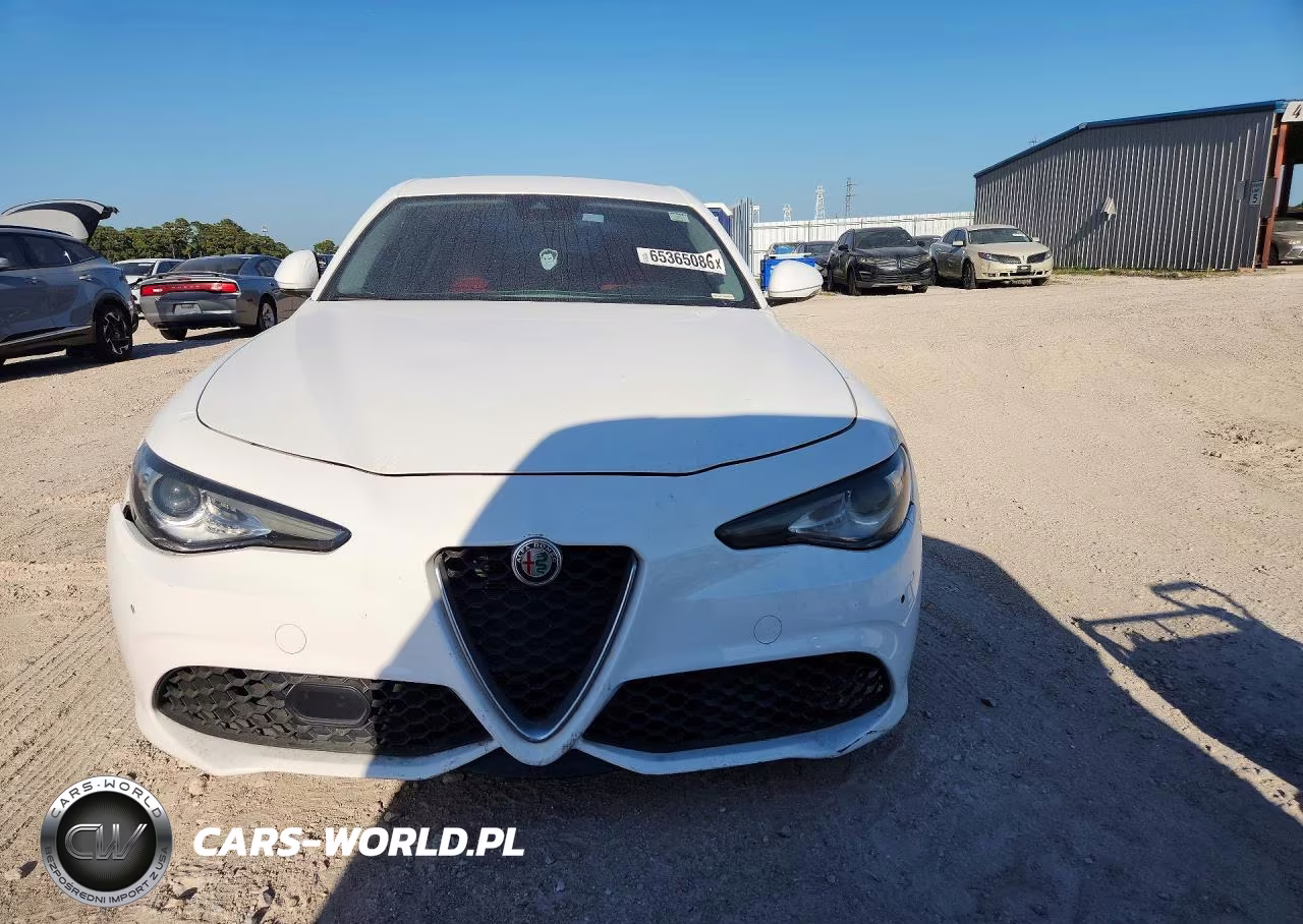 2018 Alfa Romeo Giulia Ti VIN:ZARFAECN6J7592448 - 5