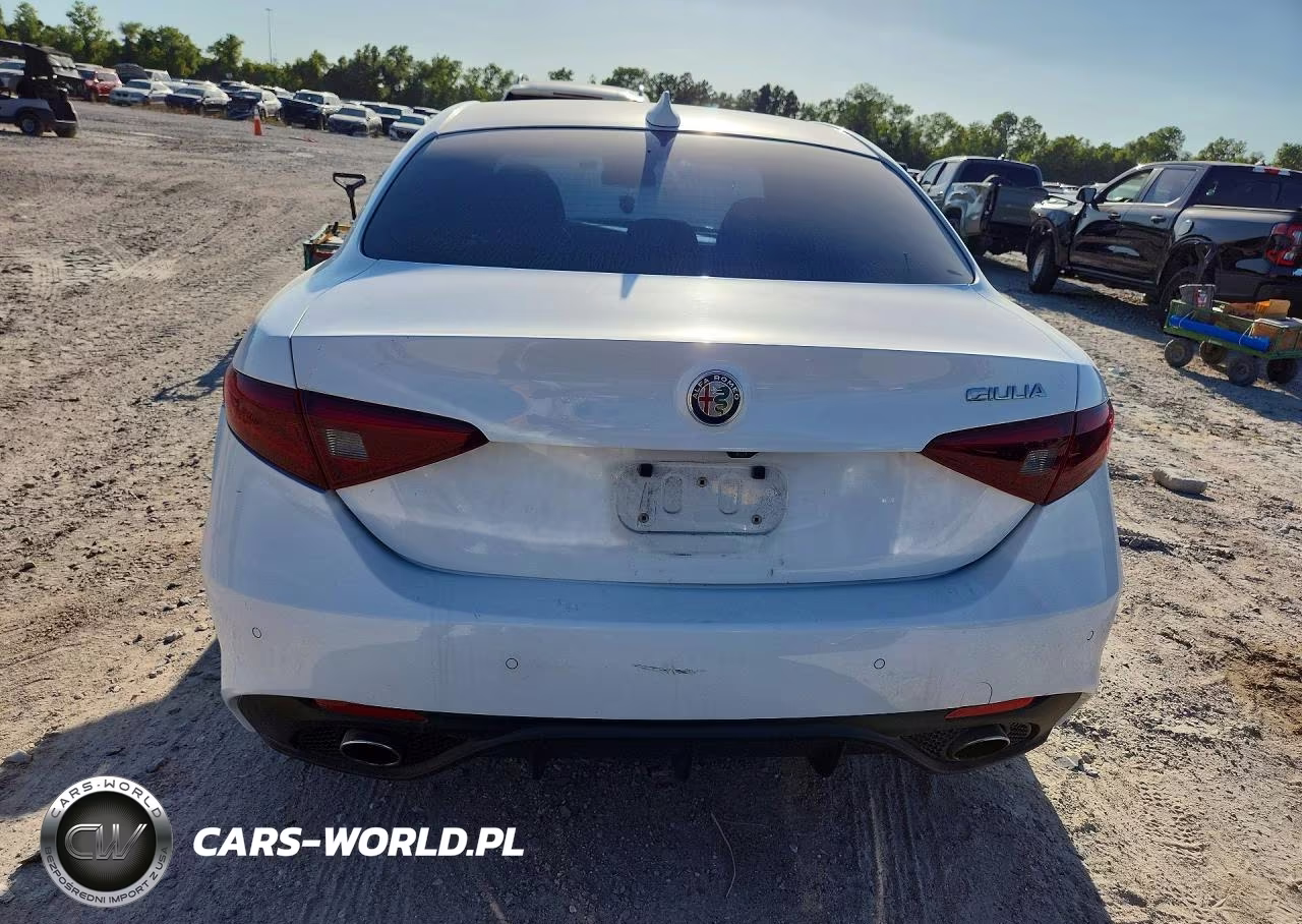 2018 Alfa Romeo Giulia Ti VIN:ZARFAECN6J7592448 - 6