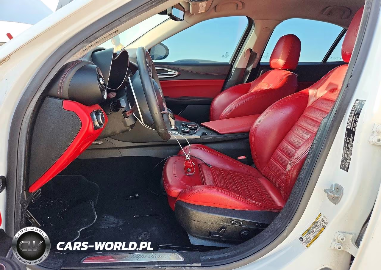 2018 Alfa Romeo Giulia Ti VIN:ZARFAECN6J7592448 - 7