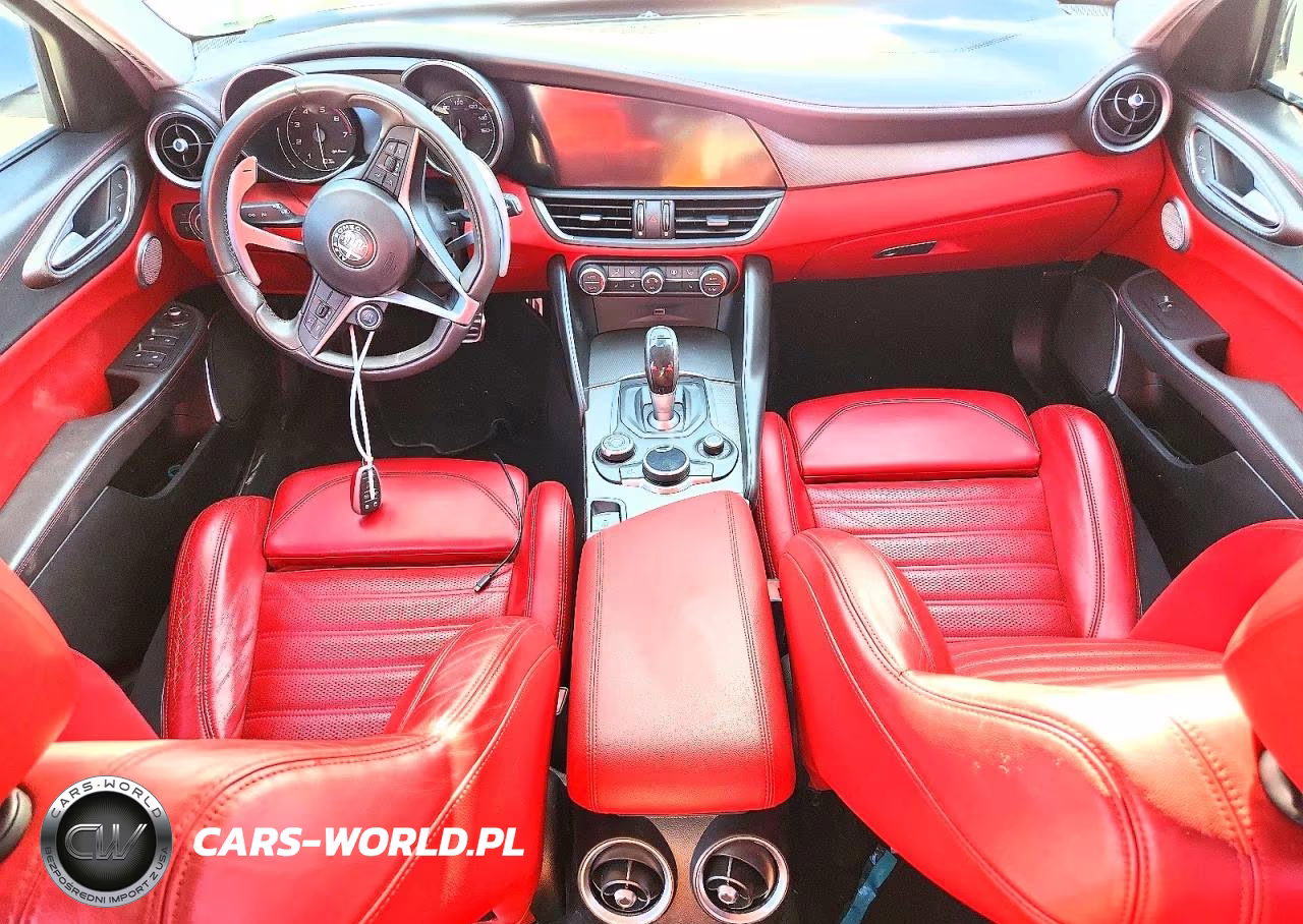 2018 Alfa Romeo Giulia Ti VIN:ZARFAECN6J7592448 - 8