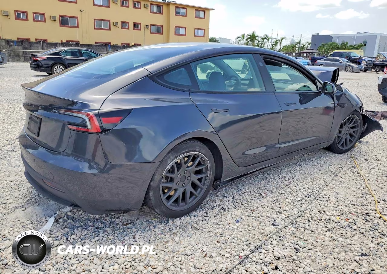 2025 Tesla Model 3 VIN:5YJ3E1EA3SF027476 - 3
