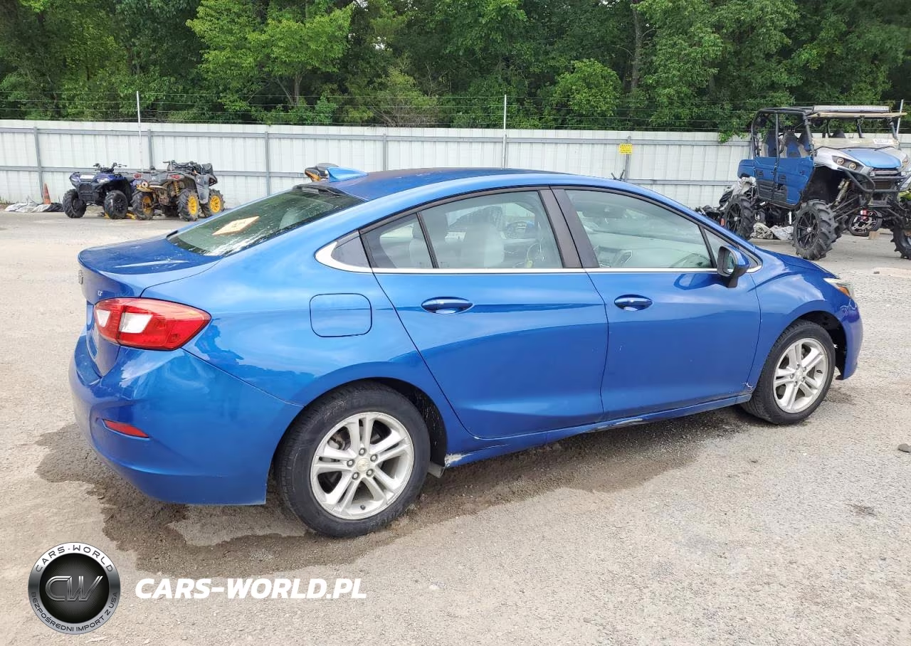 2018 Chevrolet Cruze Lt VIN:1G1BE5SM2J7173043 - 3