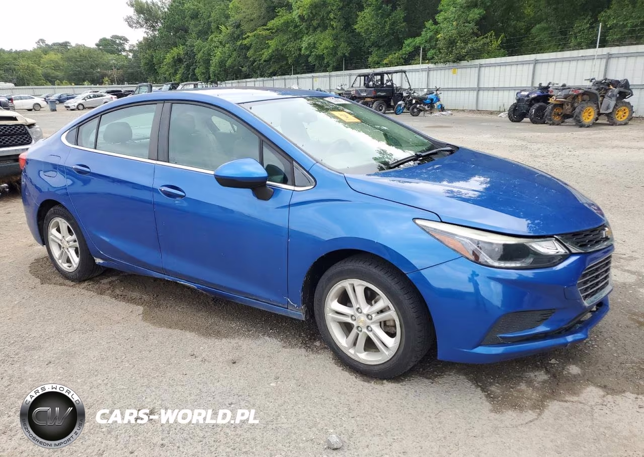 2018 Chevrolet Cruze Lt VIN:1G1BE5SM2J7173043 - 4