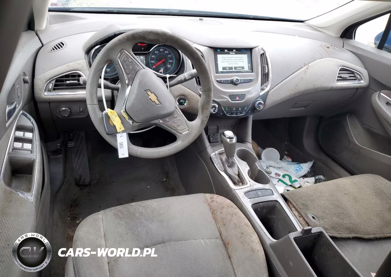 2018 Chevrolet Cruze Lt VIN:1G1BE5SM2J7173043 - 8