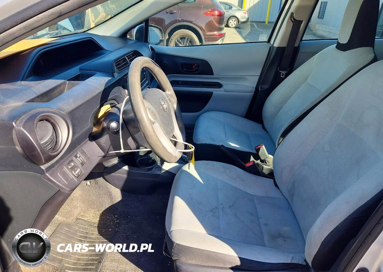 2013 Toyota Prius C One VIN:JTDKDTB34D1051863 - 7