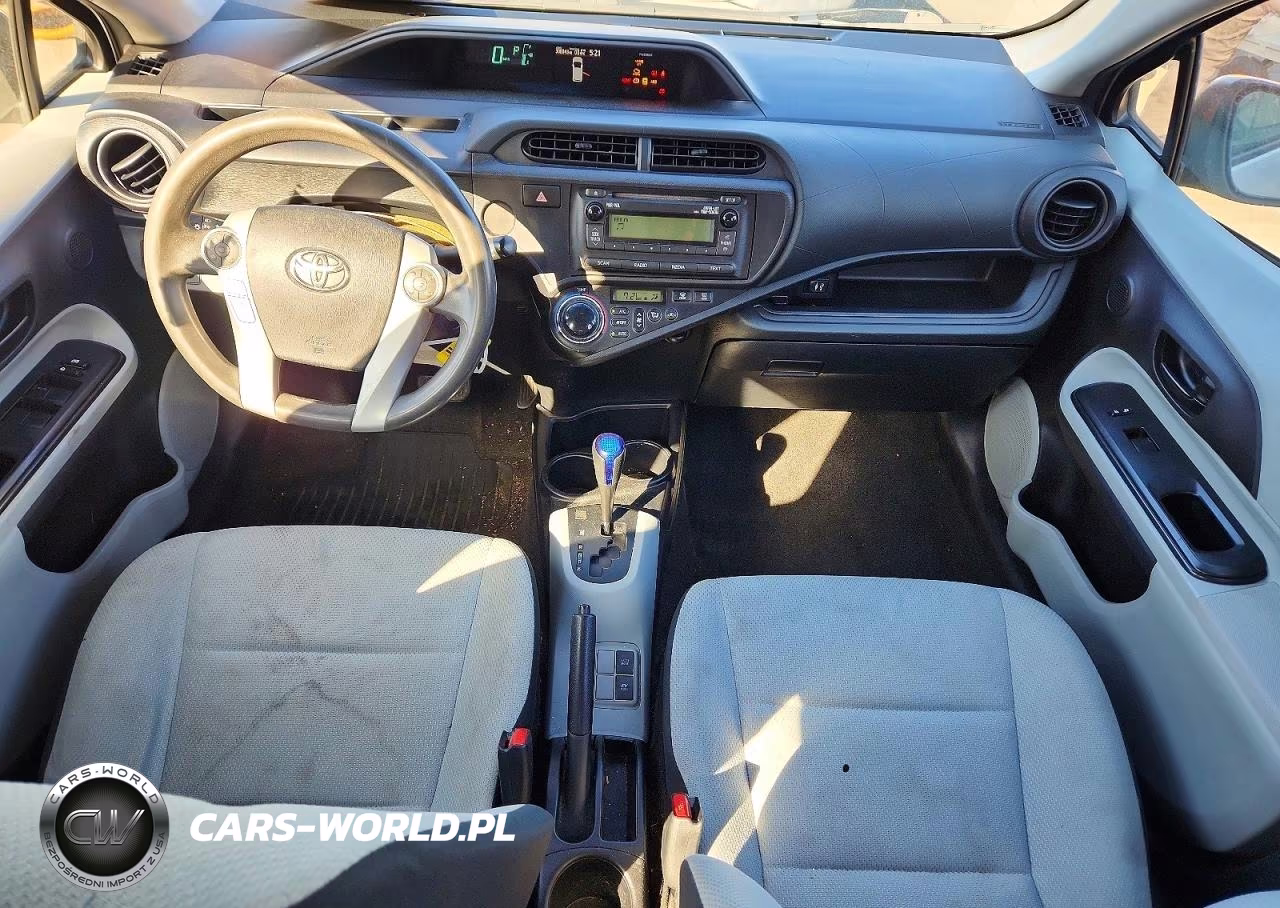 2013 Toyota Prius C One VIN:JTDKDTB34D1051863 - 8