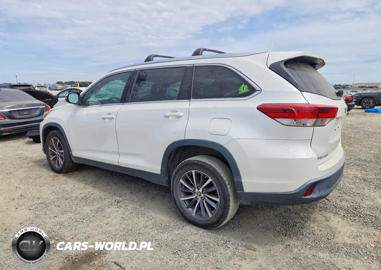 2019 Toyota Highlander Xle VIN:5TDKZRFH0KS307491 - 2