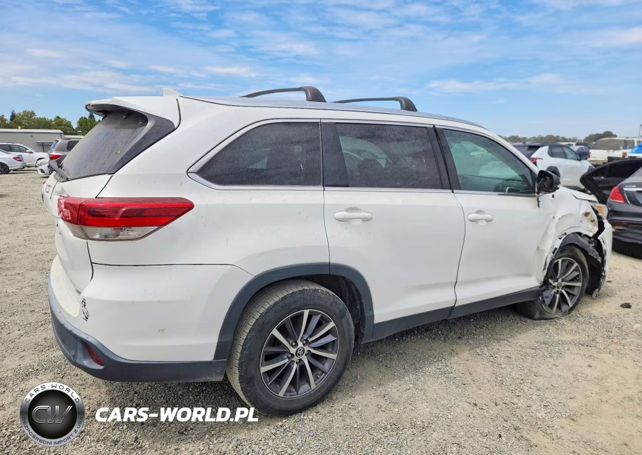 2019 Toyota Highlander Xle VIN:5TDKZRFH0KS307491 - 3