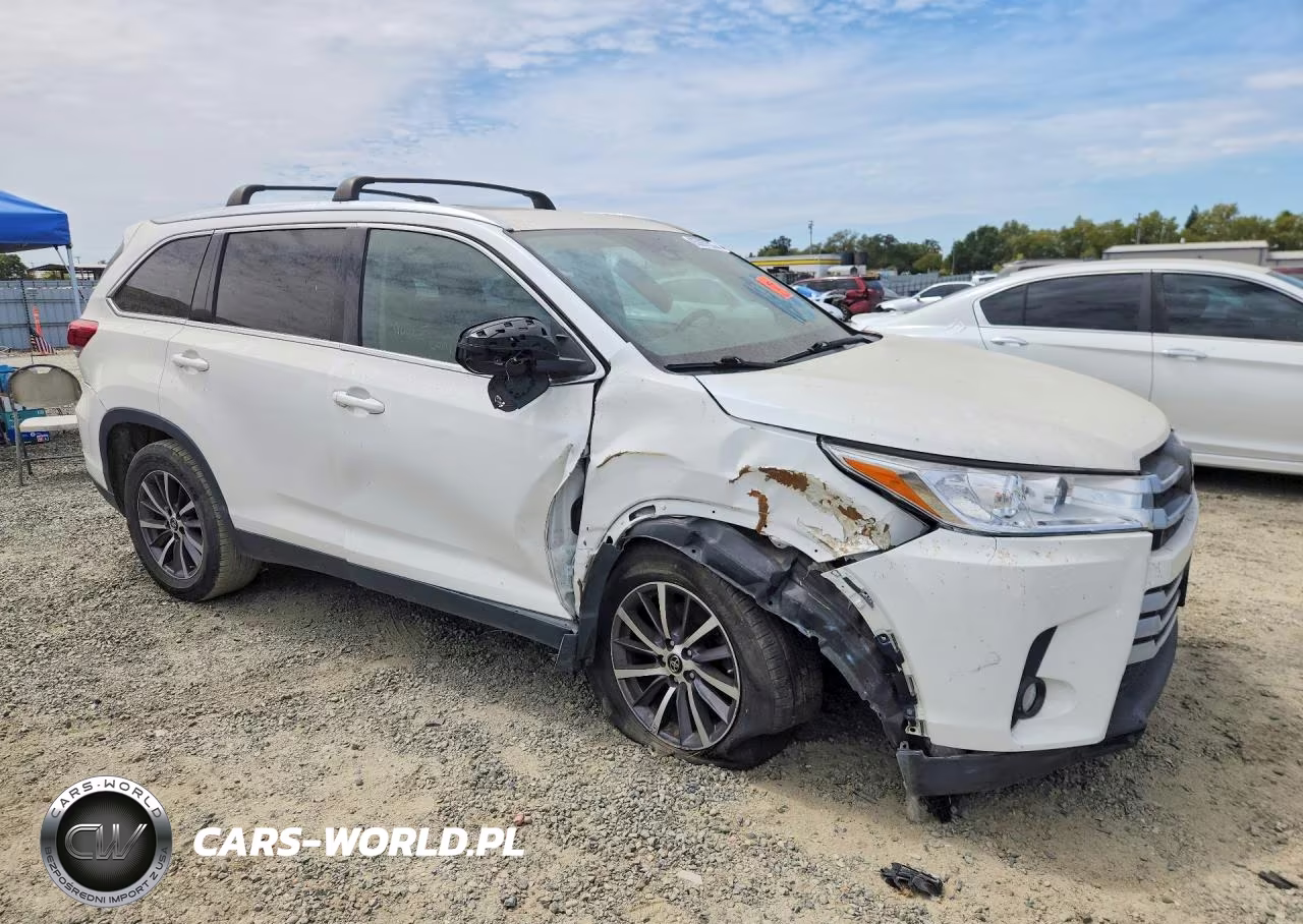 2019 Toyota Highlander Xle VIN:5TDKZRFH0KS307491 - 4