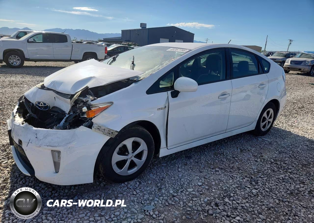2015 Toyota Prius Two VIN:JTDKN3DU2F1918702 - 1