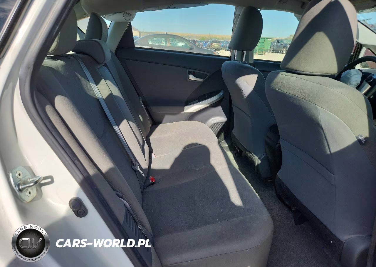 2015 Toyota Prius Two VIN:JTDKN3DU2F1918702 - 10