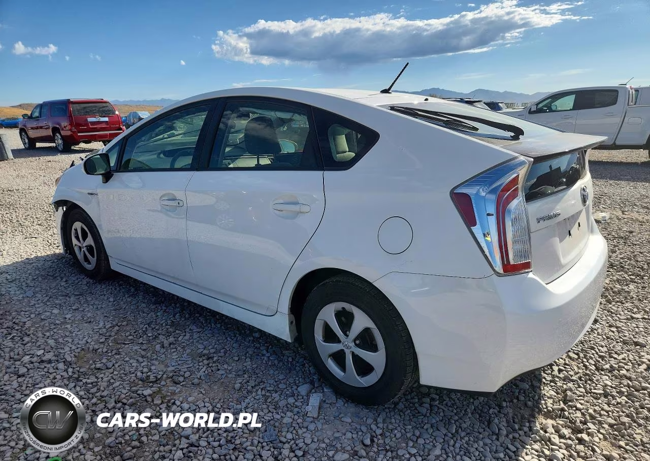 2015 Toyota Prius Two VIN:JTDKN3DU2F1918702 - 2