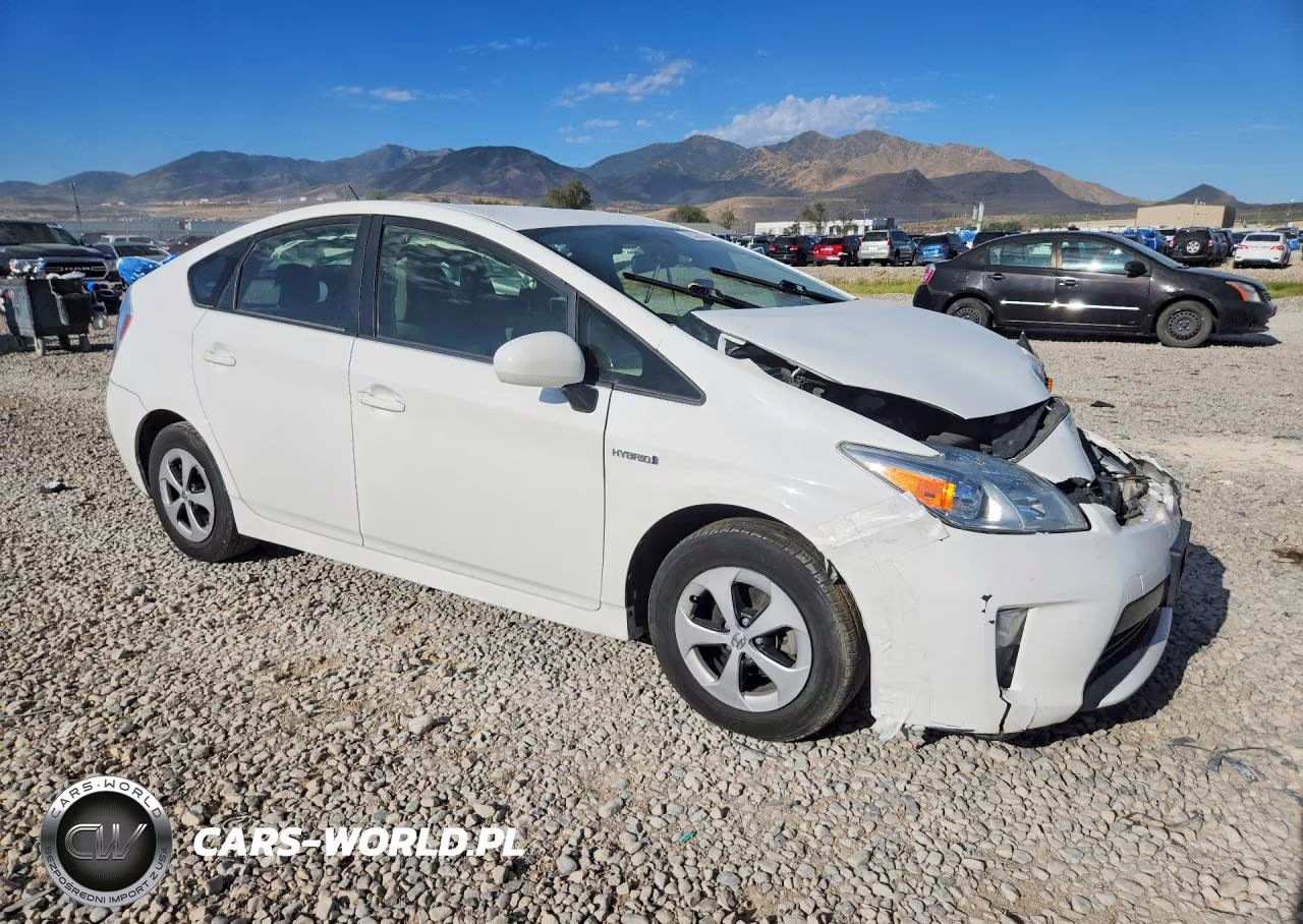 2015 Toyota Prius Two VIN:JTDKN3DU2F1918702 - 4