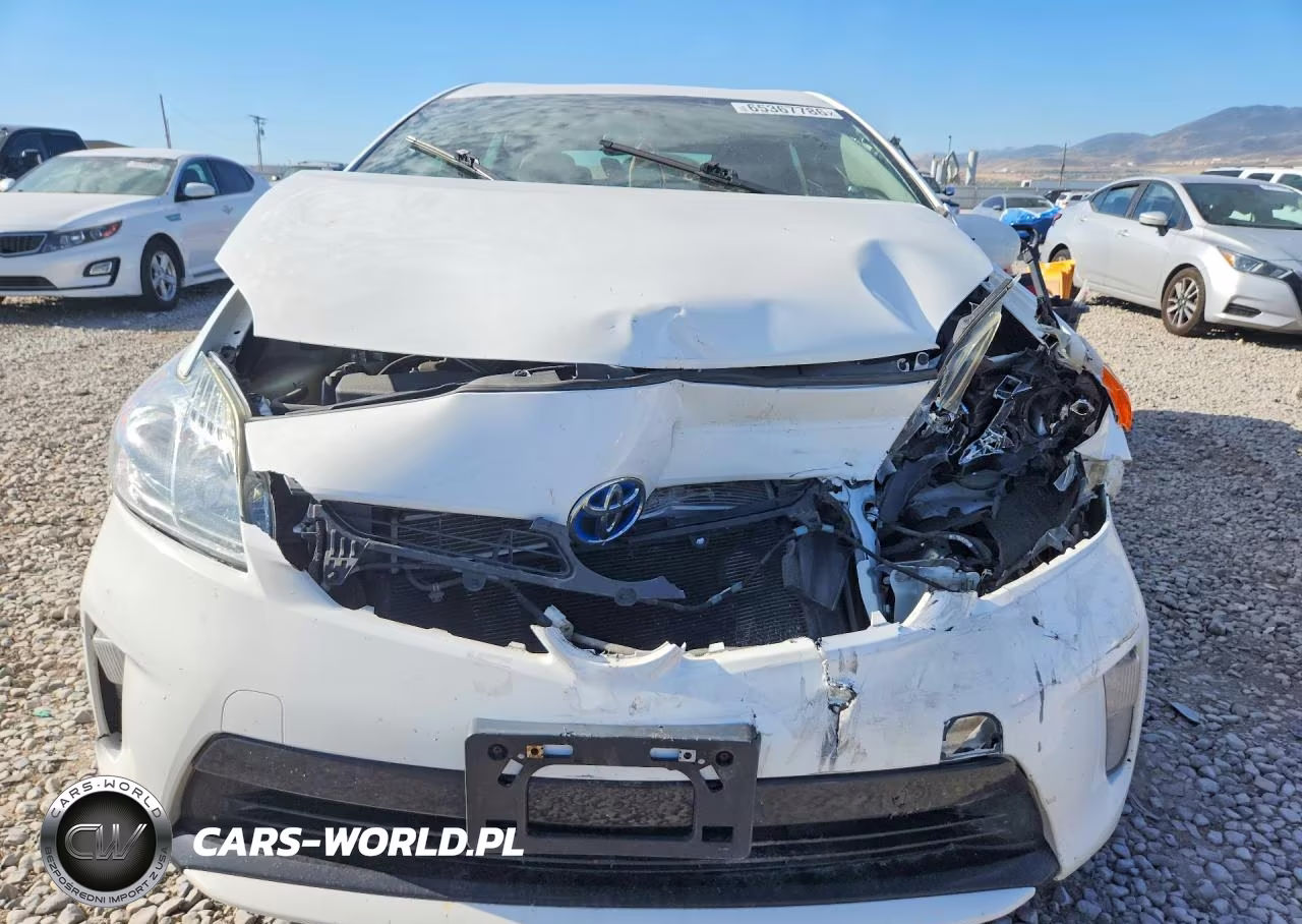 2015 Toyota Prius Two VIN:JTDKN3DU2F1918702 - 5