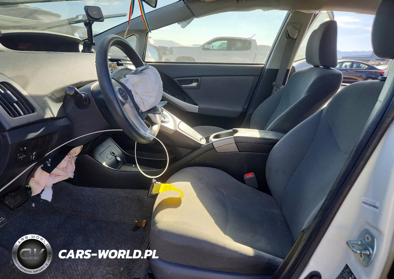 2015 Toyota Prius Two VIN:JTDKN3DU2F1918702 - 7