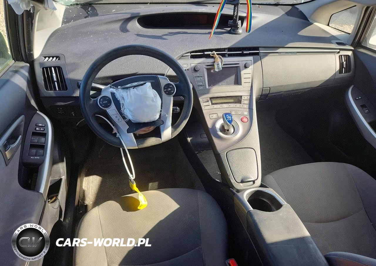 2015 Toyota Prius Two VIN:JTDKN3DU2F1918702 - 8