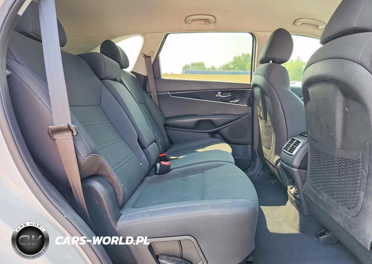 2020 Kia Sorento S VIN:5XYPG4A59LG615219 - 11
