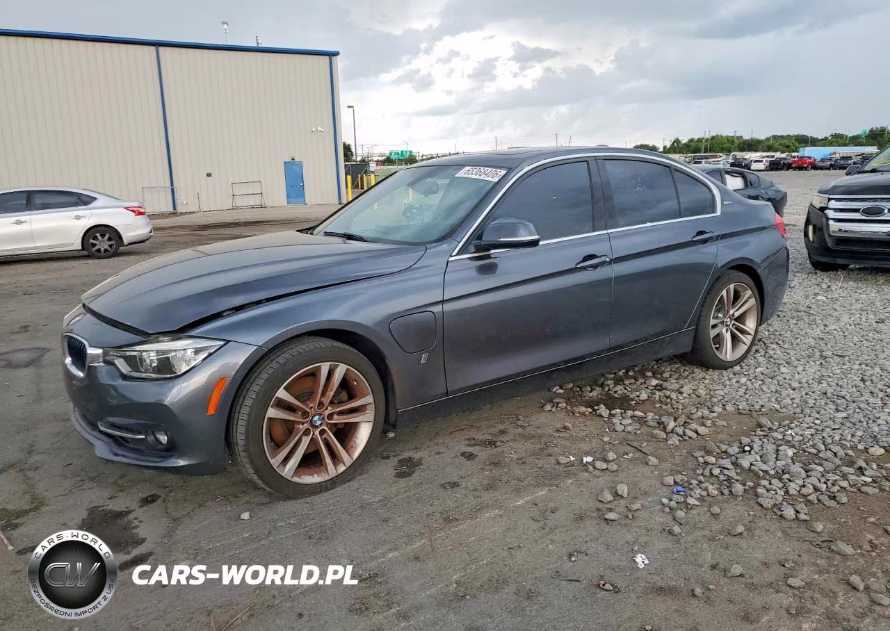 2018 BMW 330E – zdjęcie 1 z 12