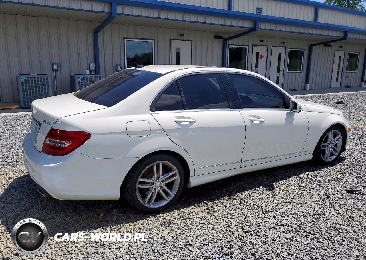 2012 Mercedes-Benz C 300 4Matic VIN:WDDGF8BB7CR212751 - 3