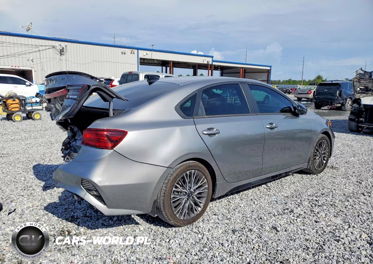 2024 Kia Forte Gt Line VIN:3KPF54AD1RE724739 - 3