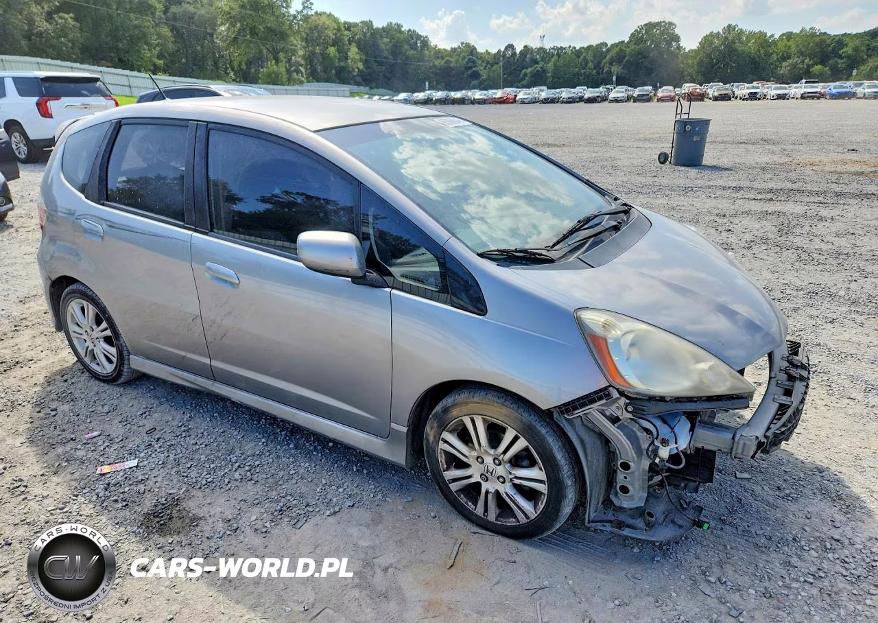 2010 Honda Fit Sport VIN:JHMGE8H40AC028983 - 4