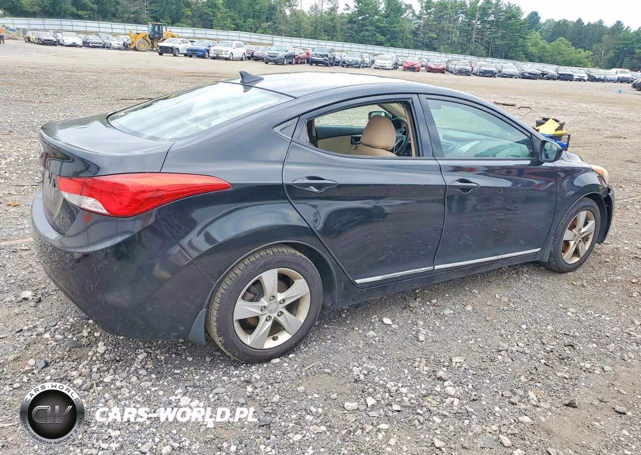 2013 Hyundai Elantra Gls VIN:5NPDH4AE4DH302878 - 3